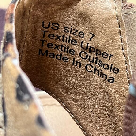 Very Volatile Cheetah Print Block Heel Sandals - Size 7 - Picture 3 of 12